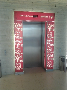 Polep výtahu pro Vodafone - polep výtahu translucentní fólií v hotelu Andels